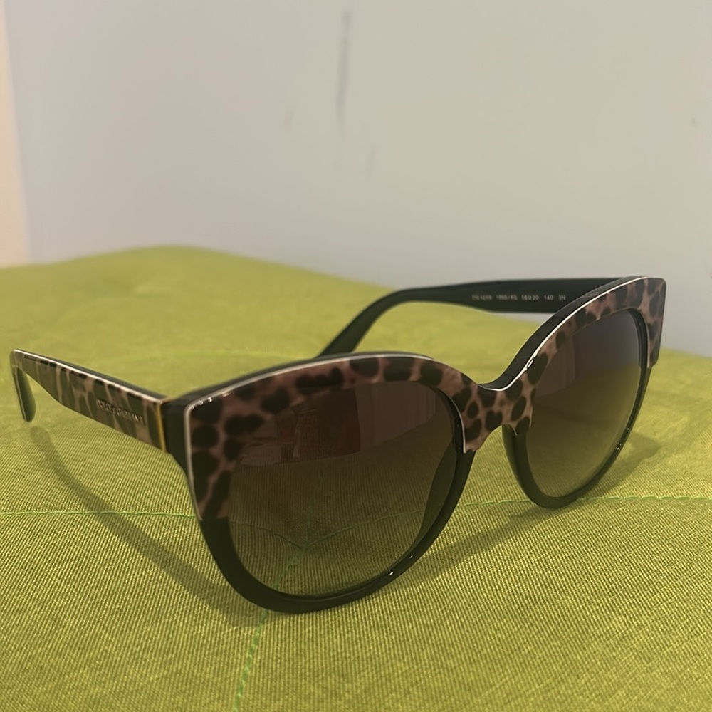 Dolce & Gabbana Leopard Cat Eye Sunnie Frames - Picture 2 of 14
